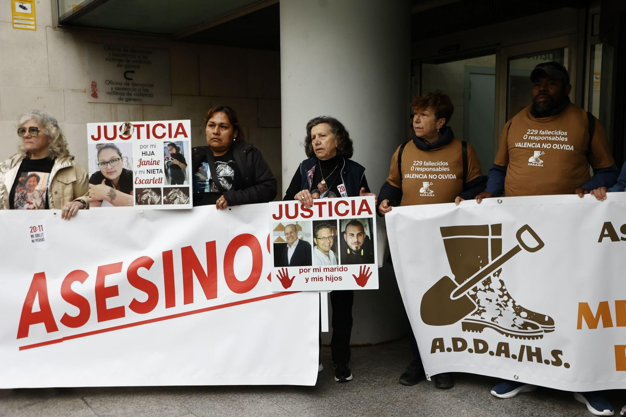 La llegada de la exconsellera Pradas y Argüeso para declarar como imputados por la gestión de la dana
