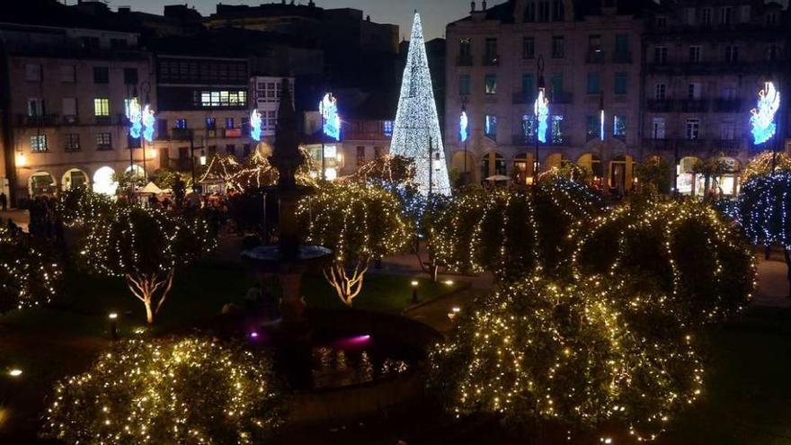 Aspecto que presentan los jardines de San Francisco y la plaza de A Ferrería. // Rafa Vázquez