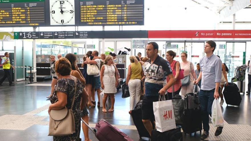 Las protestas por las sentencia del Procés provocan retrasos en el Corredor Mediterráneo y un vuelo cancelado con Barcelona