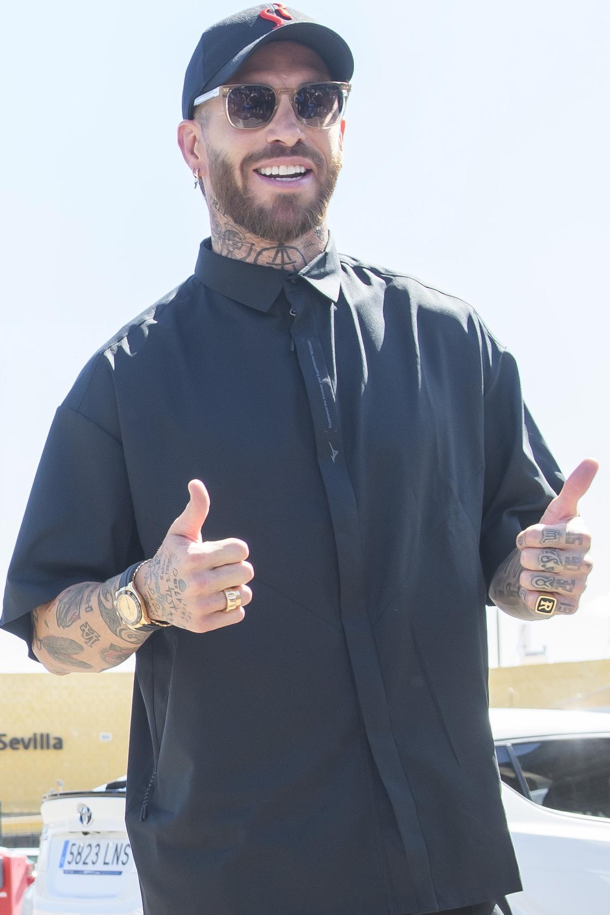 GRAFAND4699. SEVILLA, 04/09/2023.- Sergio Ramos a su llegada al Aeropuerto de San Pablo de Sevilla para unirse al Sevilla FC.EFE/ Raúl Caro