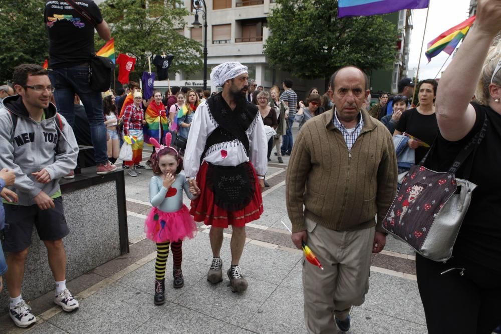 Desfile del orgullo LGTB por las calles gijonesas