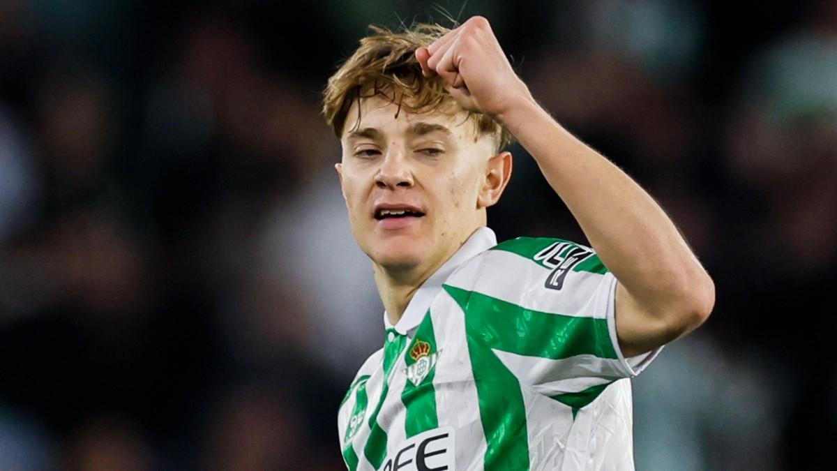 El delantero del Betis Jesús Rodríguez celebra tras marcar un gol