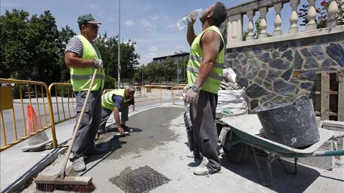 Trabajadores de la construcción en una obra en Barcelona.