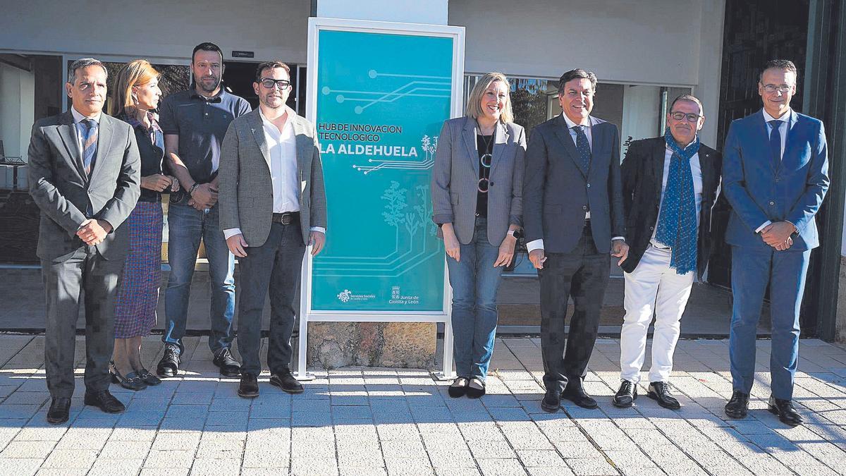 Autoridades de la Junta de Castilla y León, Diputación Provincial de Zamora y colaboradores, en la inauguración del Hub de La Aldehuela.