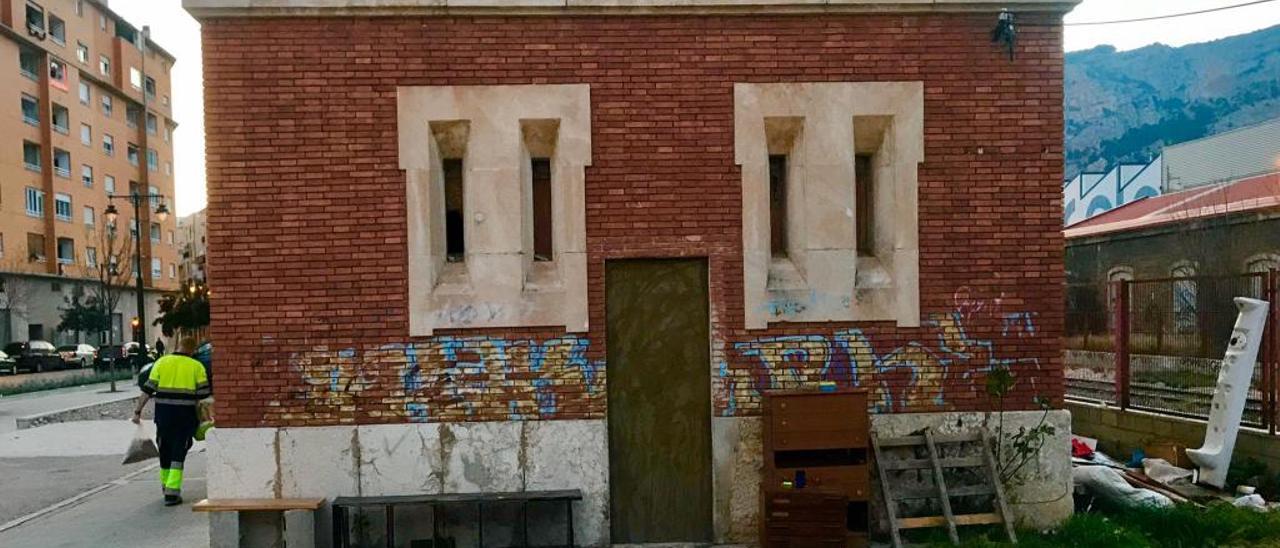 El edificio que estaba siendo okupado y que se ha limpiado por parte de las brigadas municipales.