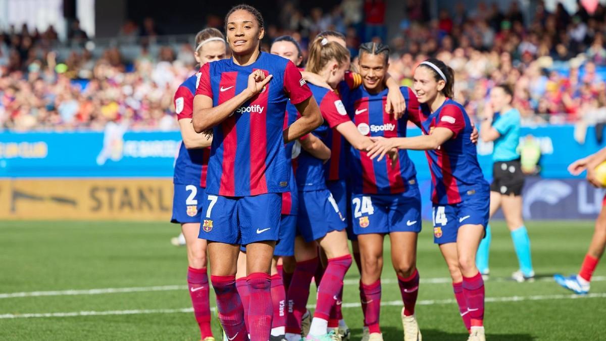 Salma Paralluelo celebra el 1-0 frente al Atlético de Madrid