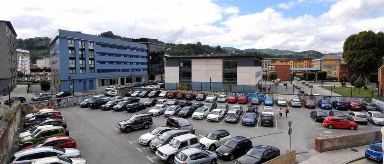 El aparcamiento ubicado en la parcela de la antigua Academia Mercantil.