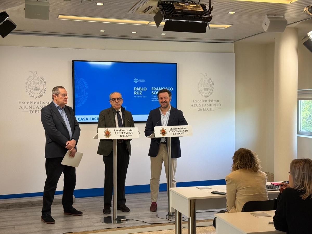 Antonio Martínez, Francisco Soler y Pablo Ruz, en la comparecencia de este martes.