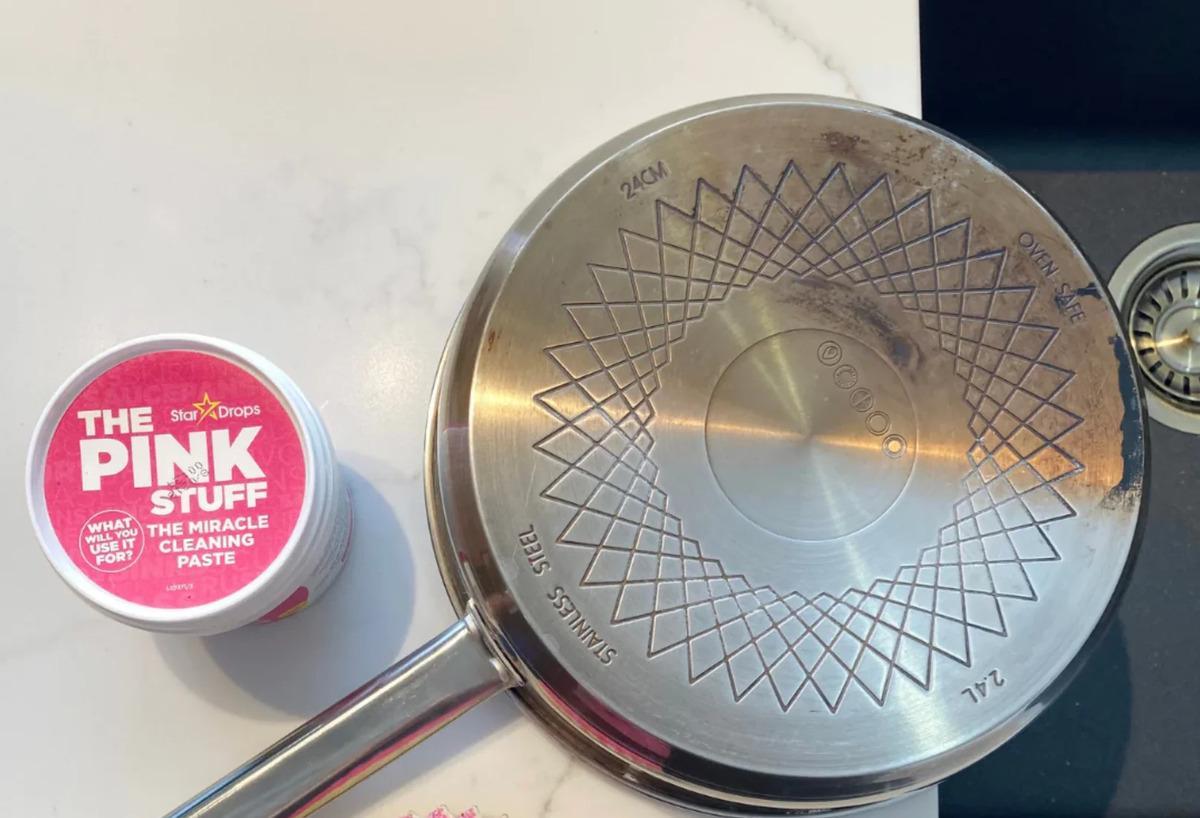 Descubre el limpiador multiusos y 'milagroso' que arrasa en TikTok (y en Amazon)