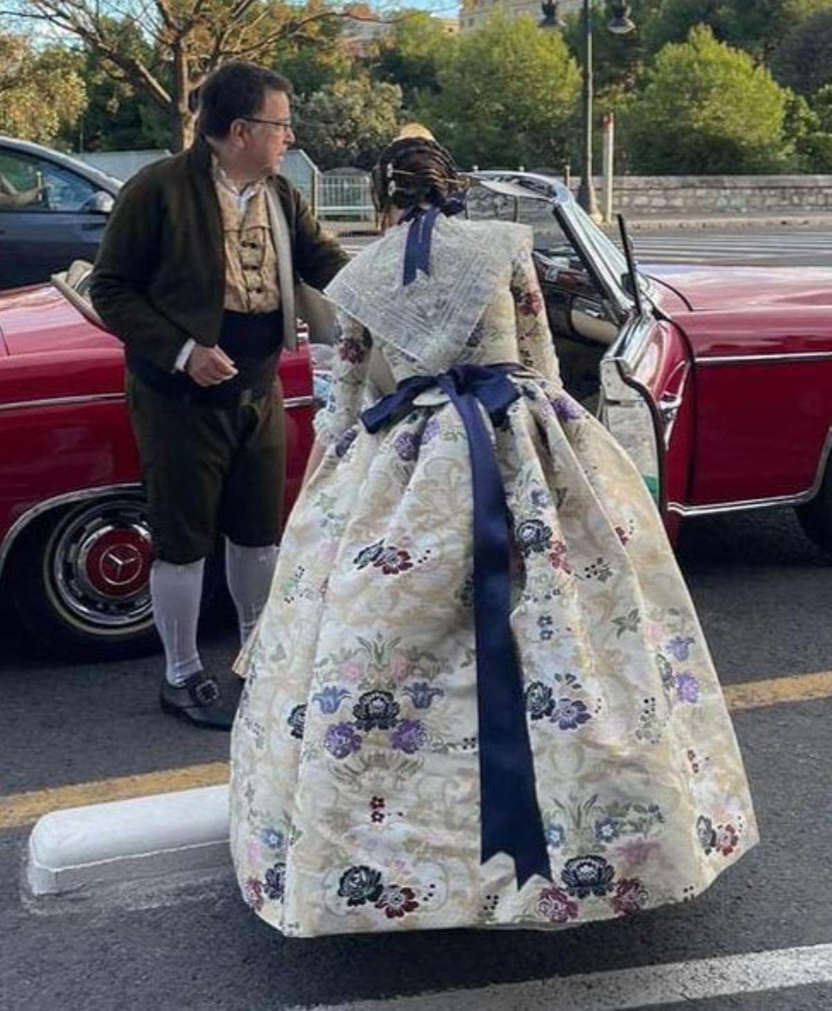 Nuria Blasco incorpora el color crudo al muestrario de la tela en las Fallas 2024 Nuria Blasco incorpora el color crudo al muestrario de la tela en las Fallas 2024