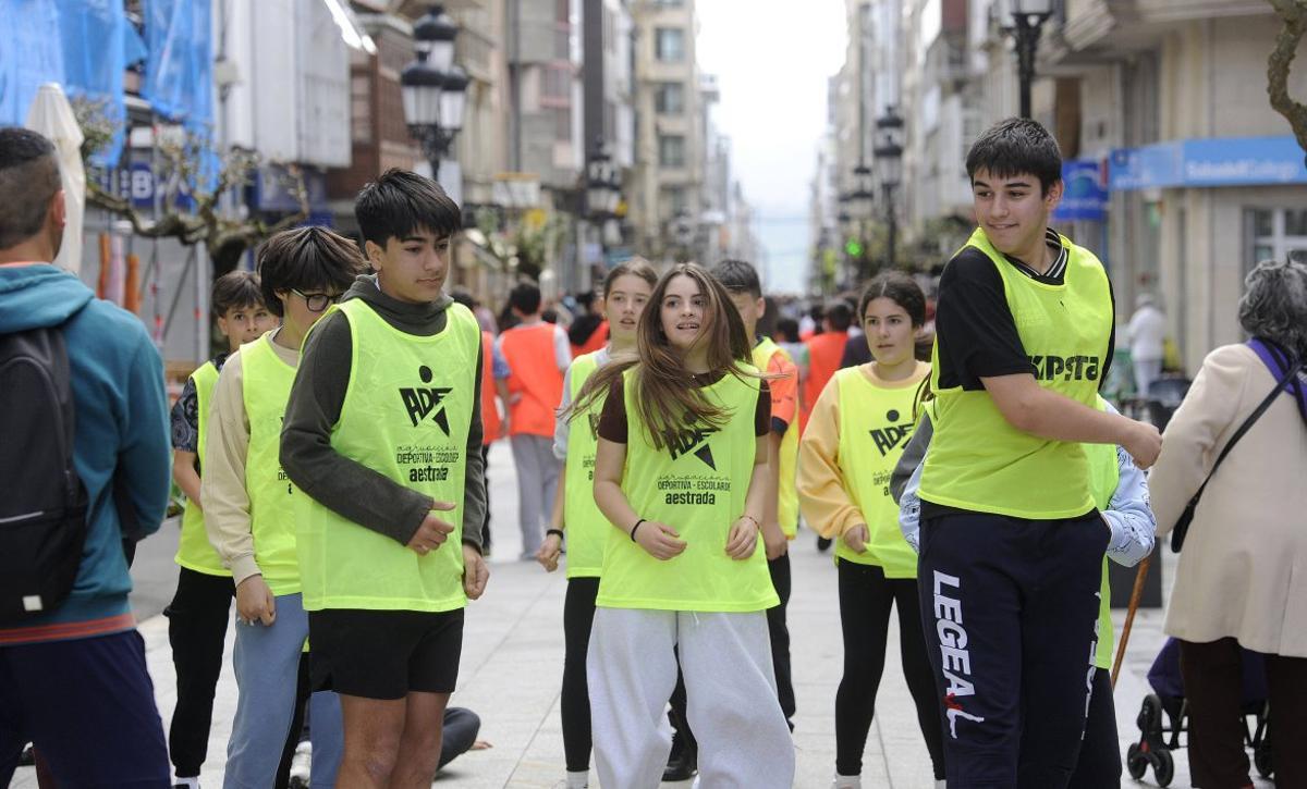 Estudiantes de secundaria se unen a la iniciativa.  | BERNABÉ/ JAVIER LALÍN
