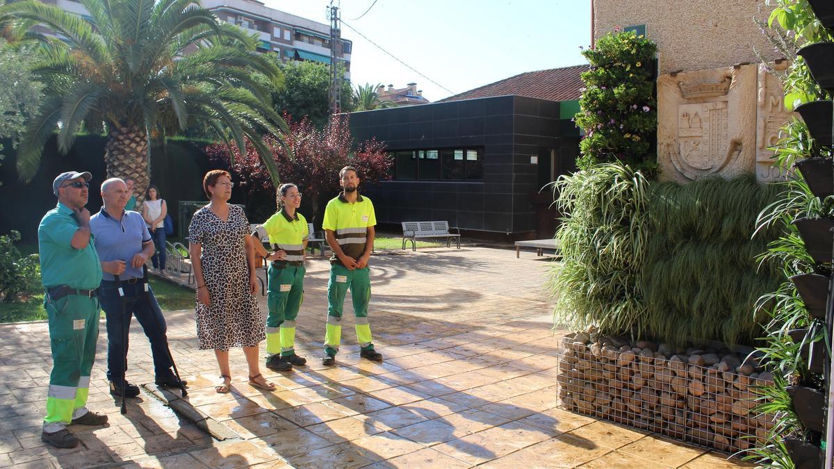 La alcaldesa de Jumilla, Juana Guardiola, visita los trabajos realizados durante el curso de formación