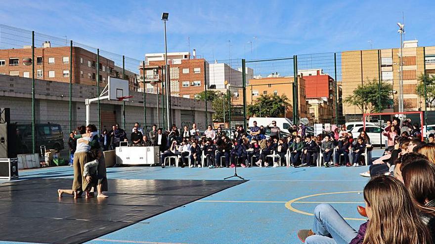 El acto institucional se hará el 25N junto a la biblioteca.