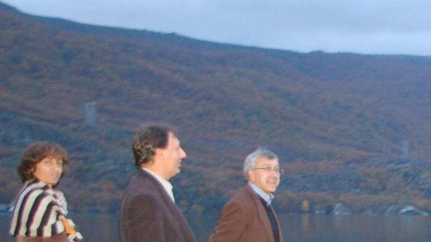 José Fernández Blanco, derecha, en el Lago de Sanabria.