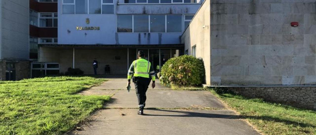 Imagen de la fachada de los juzgados de Lalín. / ÁNGEL GRAÑA