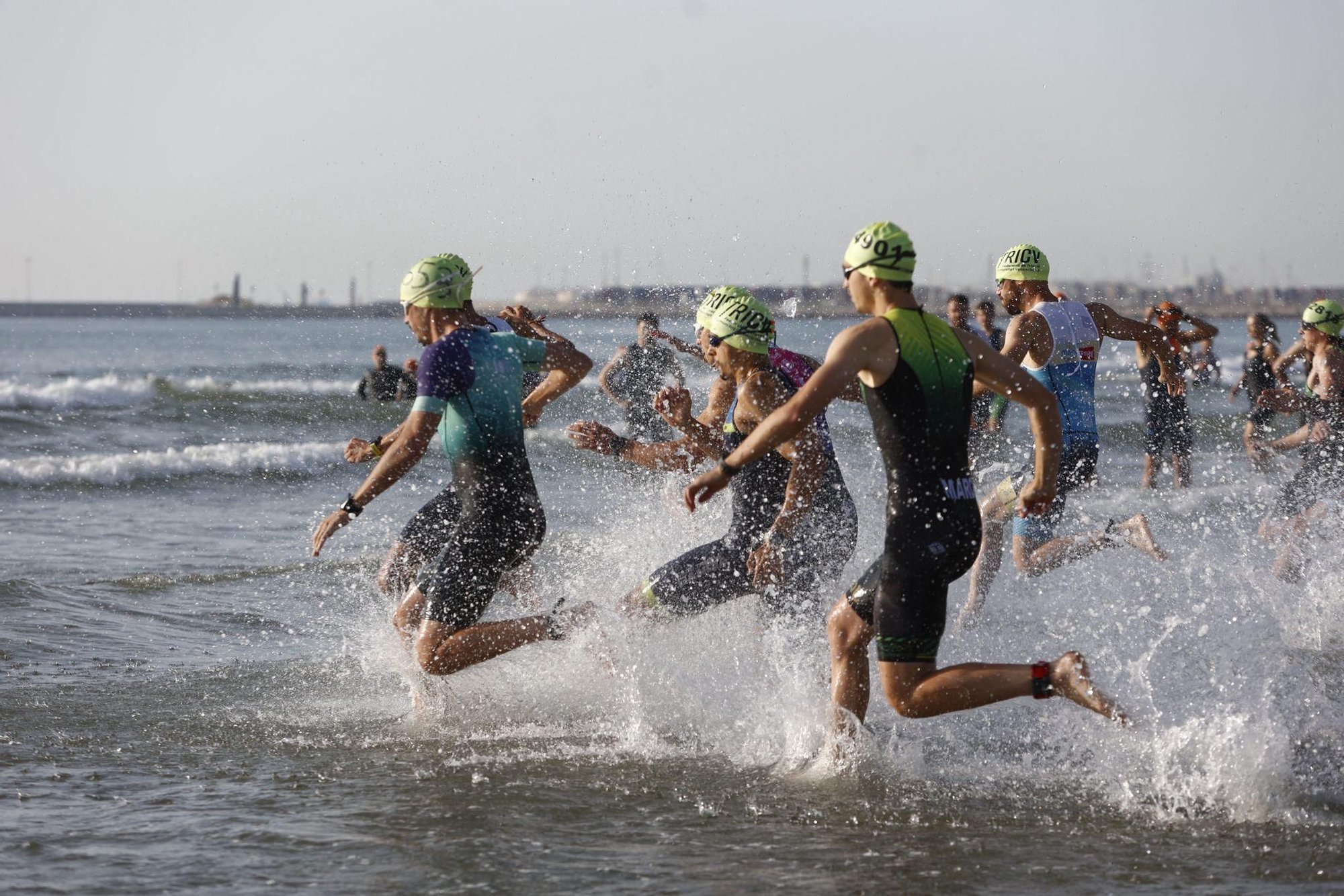 Las mejores imágenes del Mediterránea Triatlón de València