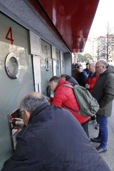 Colas en El Molinón para las entradas del derbi