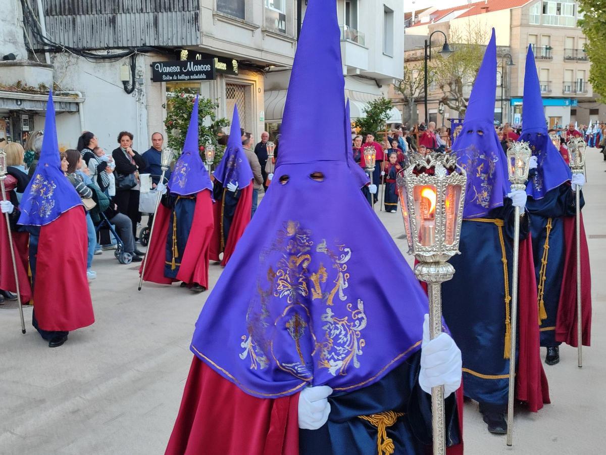 La solemne y espectacular procesión de la Santa Cena, en el Jueves Santo de Cangas