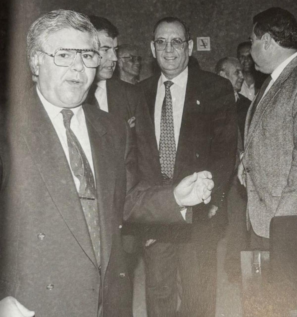 Ripoll, delante de Orizaola y Campanero, tras una asamblea del Córdoba CF.