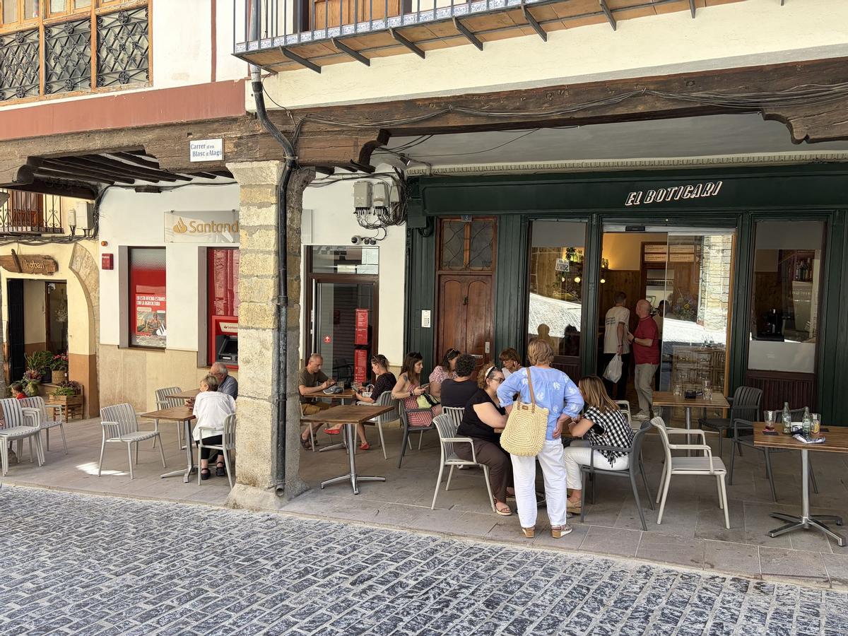 'El Boticari' ocupa el espacio de una antigua farmacia de Morella.