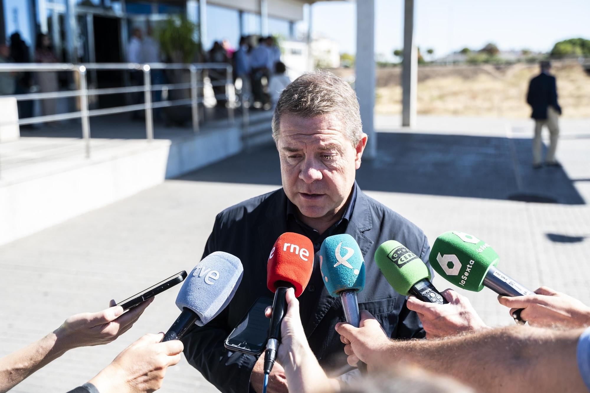 Fotogalería | Compañeros y allegados despiden a Fernández Vara