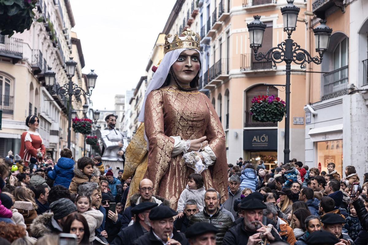 En imágenes | Los zaragozanos salen a la calle para disfrutar de San Valero En imágenes | Los zaragozanos salen a la calle para disfrutar de San Valero