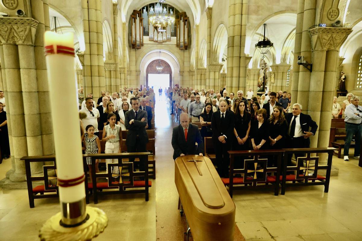 Gijón se emociona en el último adiós a Novoa