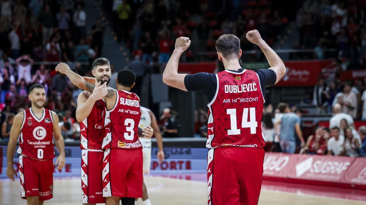 Dubljevic, celebrando una canasta durante un duelo con el Casademont