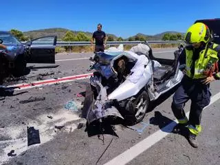 Dos fallecidos y dos heridos graves en un brutal accidente de tráfico en Benissa