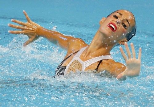 La nadadora española Ona Carbonell durante su ejercicio en la final de rutina libre individual de los Mundiales de natación que se celebran en Kazan (Rusia), en la que ha conseguido la medalla de bronce.