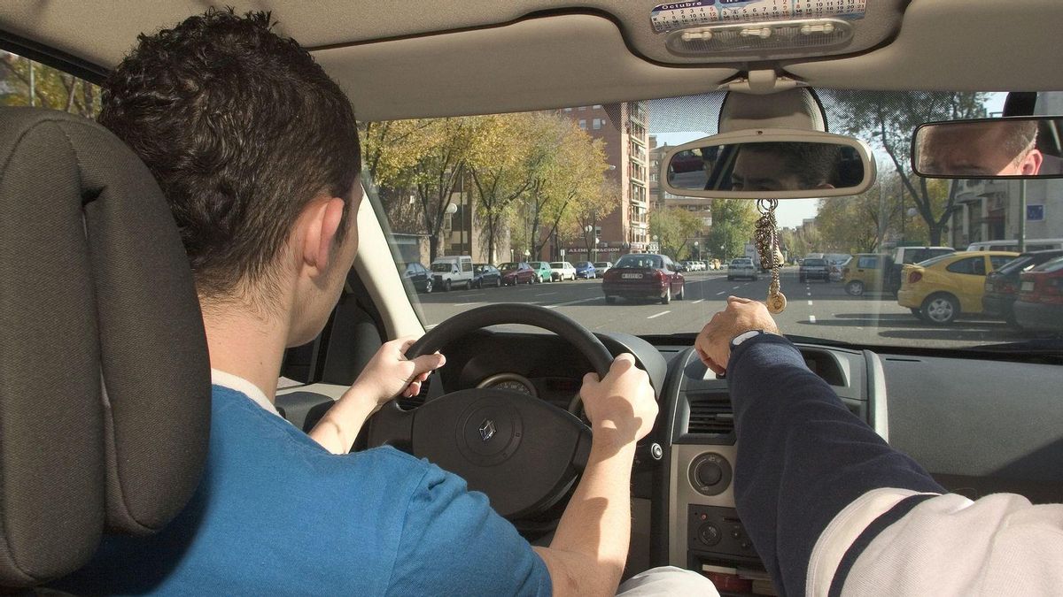 Hasta cuatro meses de espera para el examen de conducir en Madrid: "No damos abasto"