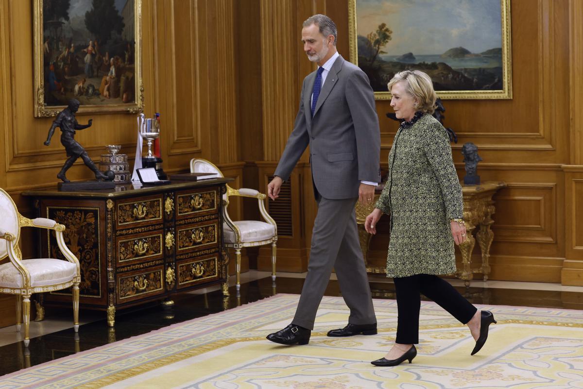 Felipe VI se reúne con Hillary Clinton en la Zarzuela