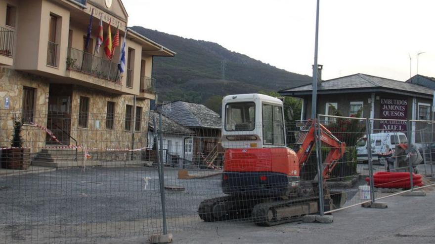 Obras de remodelacion en la plaza de Requejo de Sanabria