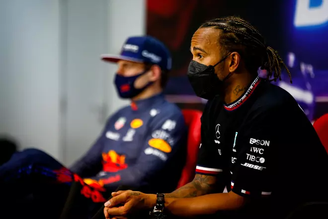 Hamilton tiene, por fin, un enemigo serio: Verstappen