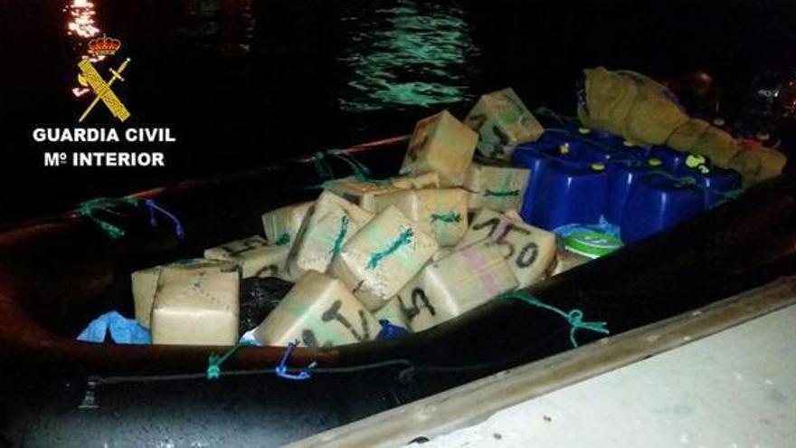 La Guardia Civil atrapa una embarcación con 900 kilos de hachís