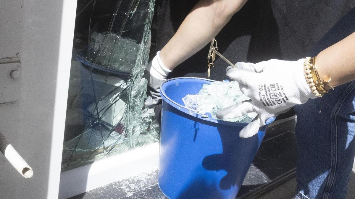 Golpes y disparos en un robo a una joyería de Alicante frustrado por la Policía tras el aviso de vecinos