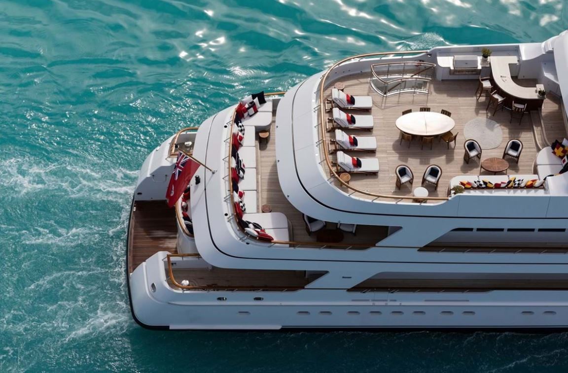 Así es el barco de 45 millones de euros de Tommy Hilfiger amarrado en Ibiza
