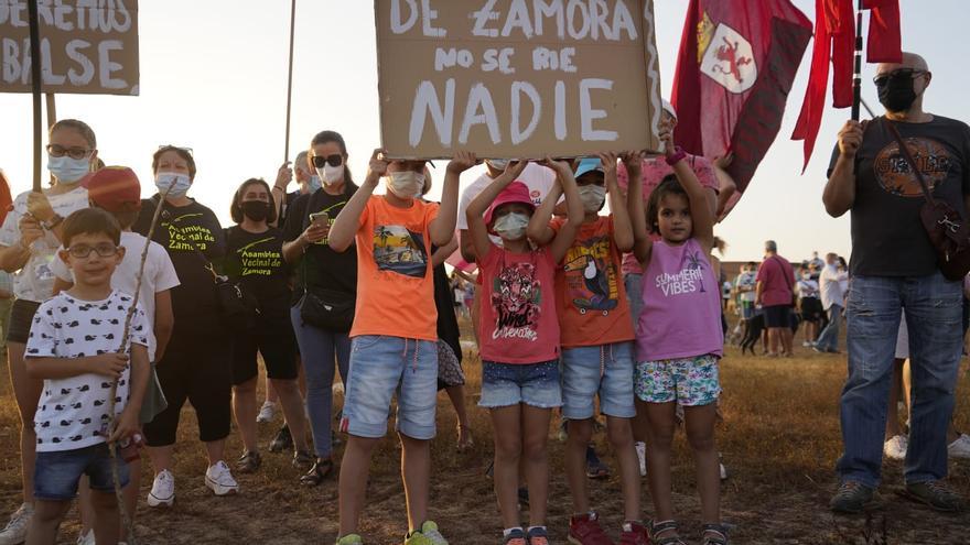 VÍDEOS Y GALERÍA | Los pueblos afectados por el vaciado de Ricobayo dicen &quot;basta&quot;