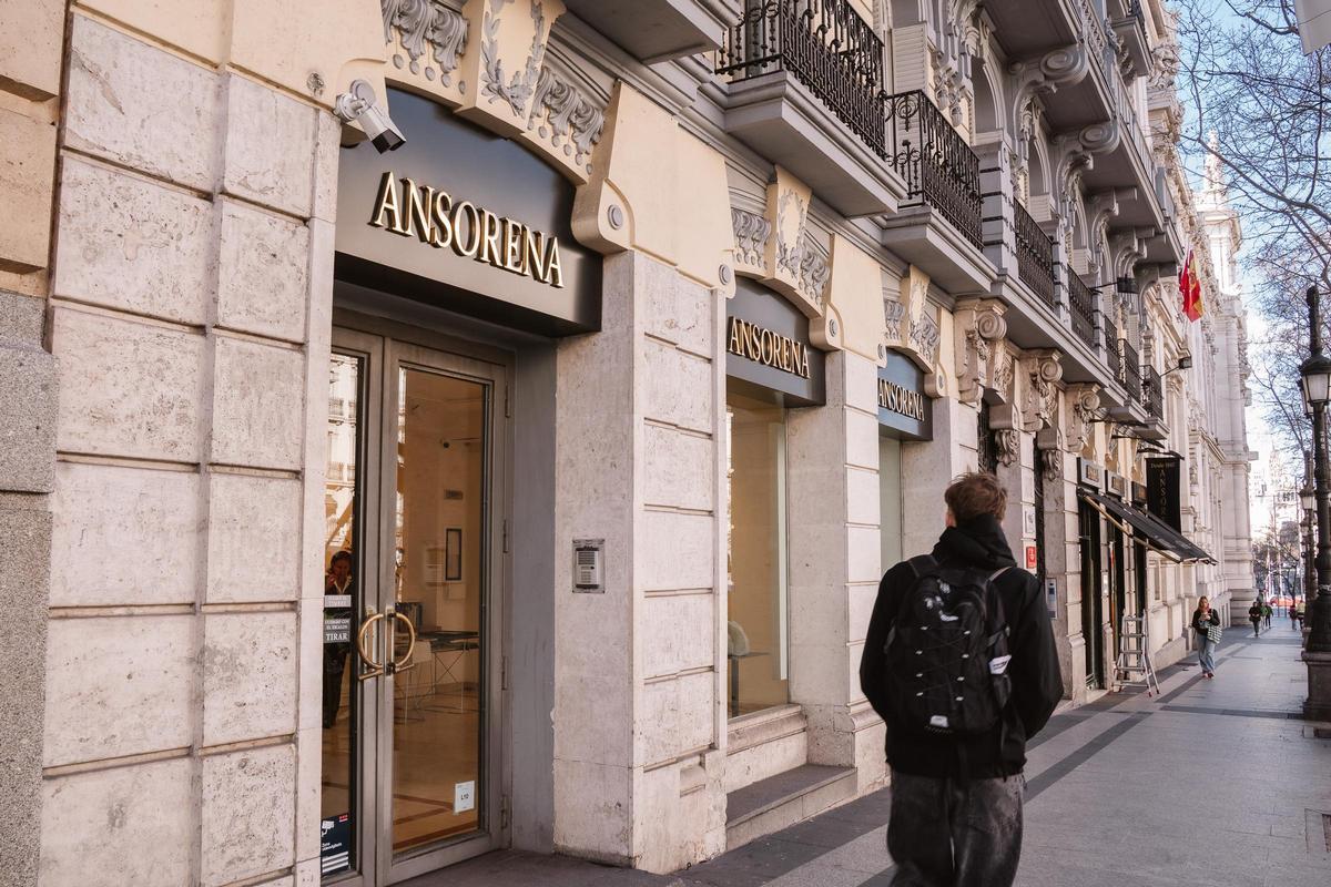 Fachada del negocio Ansorena en la céntrica calle Alcalá de Madrid.