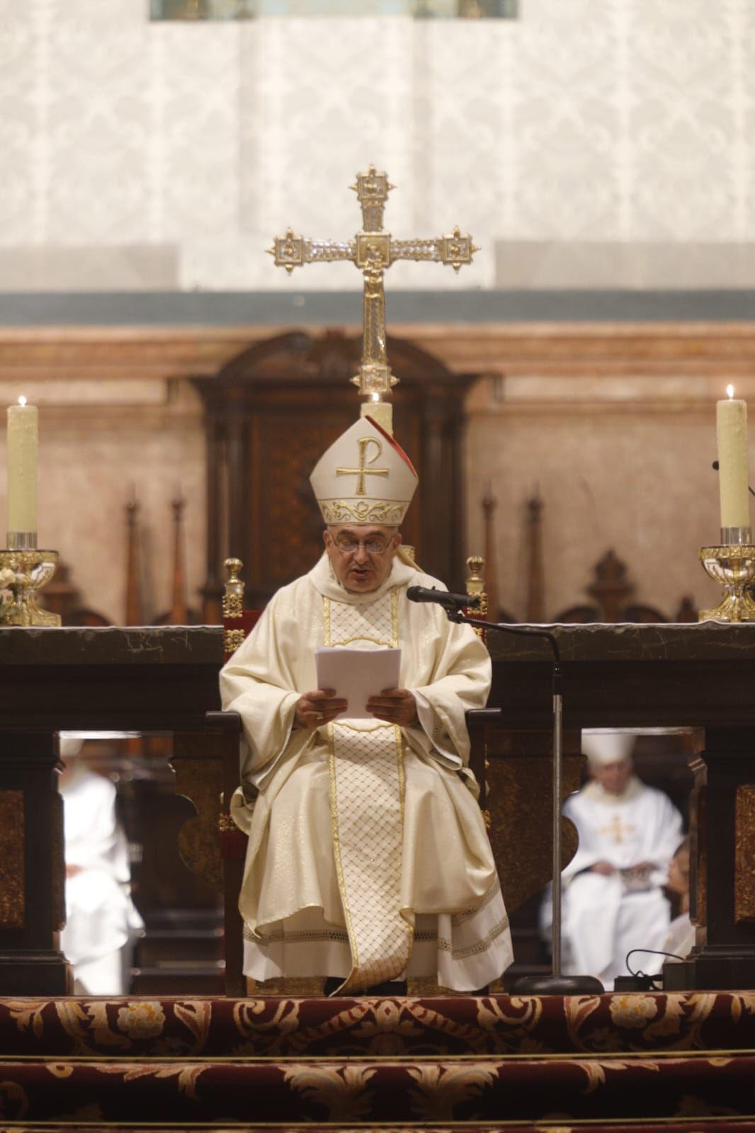 El nuevo arzobispo de València toma posesión en la catedral