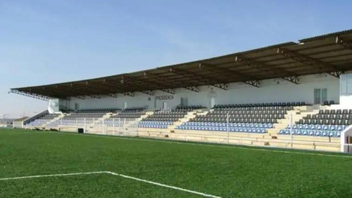 Estadio Tomás Berlanga de Requena donde jugará la Real Sociedad.