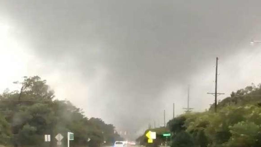 Un tornado provocado por el huracán en Carolina del Norte. // Reuters