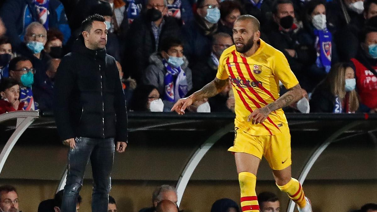 Dani Alves, titular ante el Granada