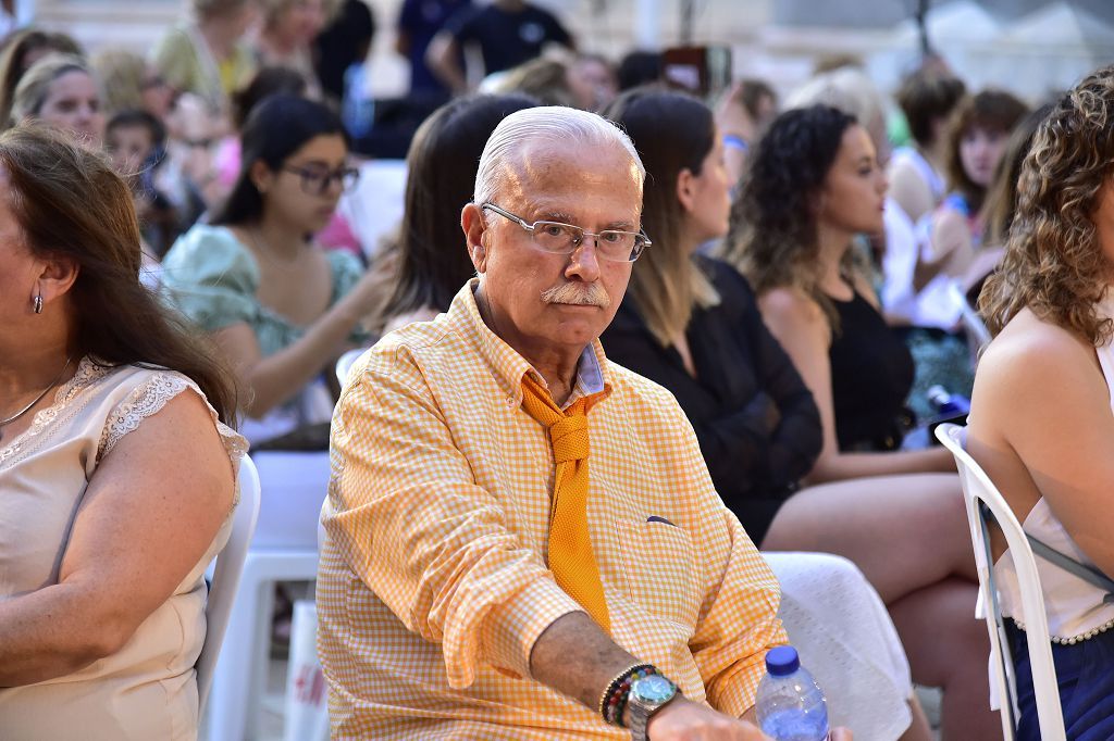 Desfile de moda en la plaza del Ayuntamiento de Cartagena