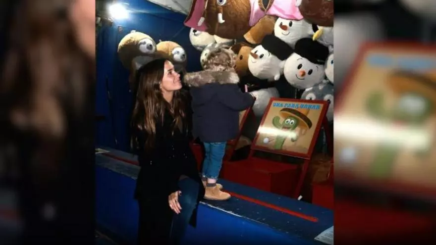 María Pombo disfruta del Parque de Atracciones en pleno puente de diciembre