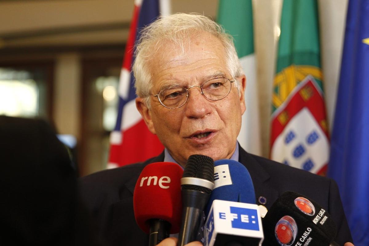 El ministro de Exteriores, Josep Borrell, el 7 de febrero en Montevideo.