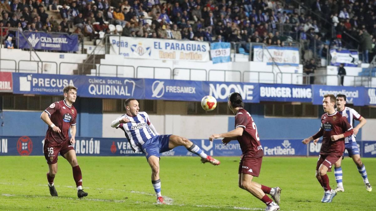 Las IMÁGENES del Real Avilés - Pontevedra disputado en el Suárez Puerta