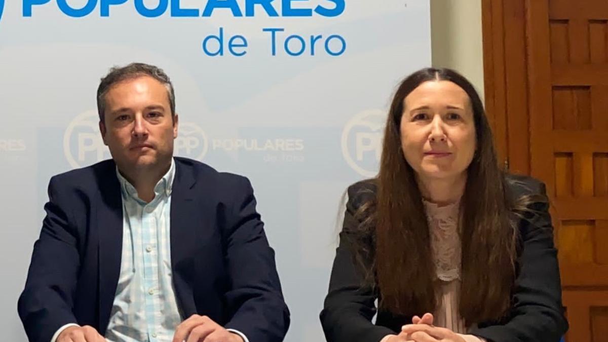 Alejandro González y María de la Calle, concejales del PP de Toro