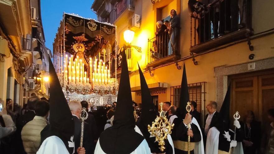 El Santo Entierro deja al pueblo en Soledad: últimas horas de la Semana Santa en la provincia de Córdoba