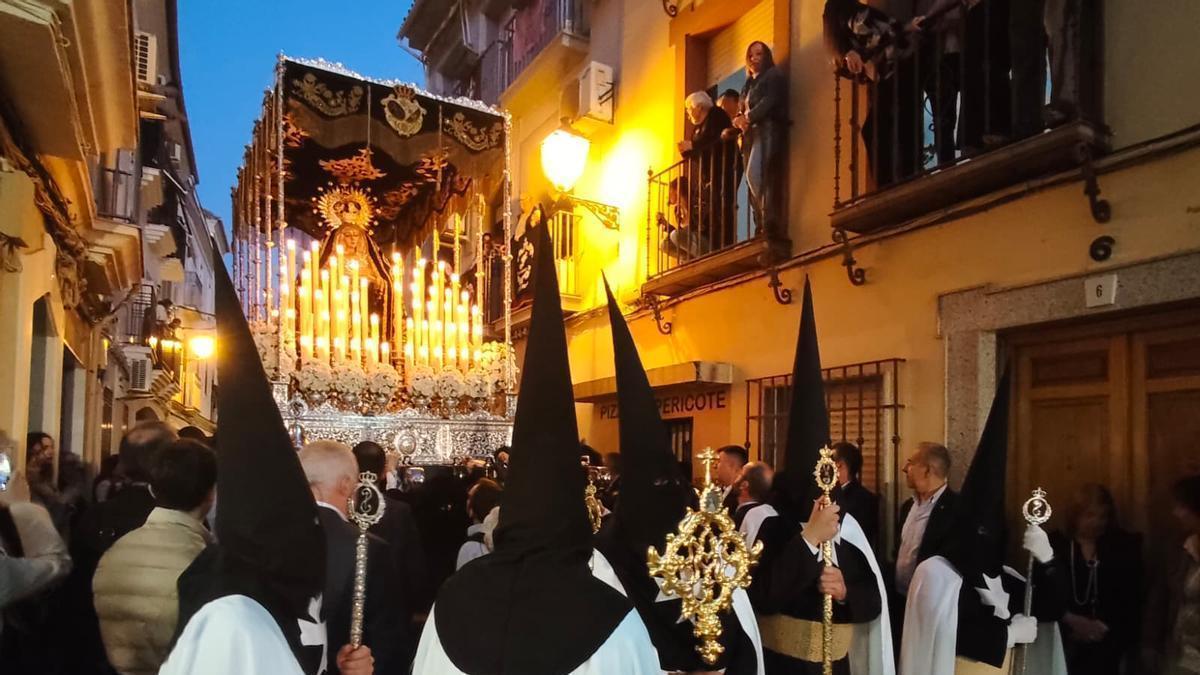 El Santo Entierro deja al pueblo en Soledad: últimas horas de la Semana Santa en la provincia